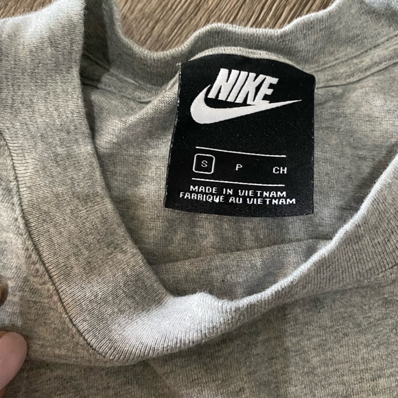 Womens Nike Black Oversized Leopard Swoosh Crop T-Shirt Small - Picture 3 of 4